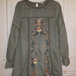 Umgee linen feeling long sleeve shirt.